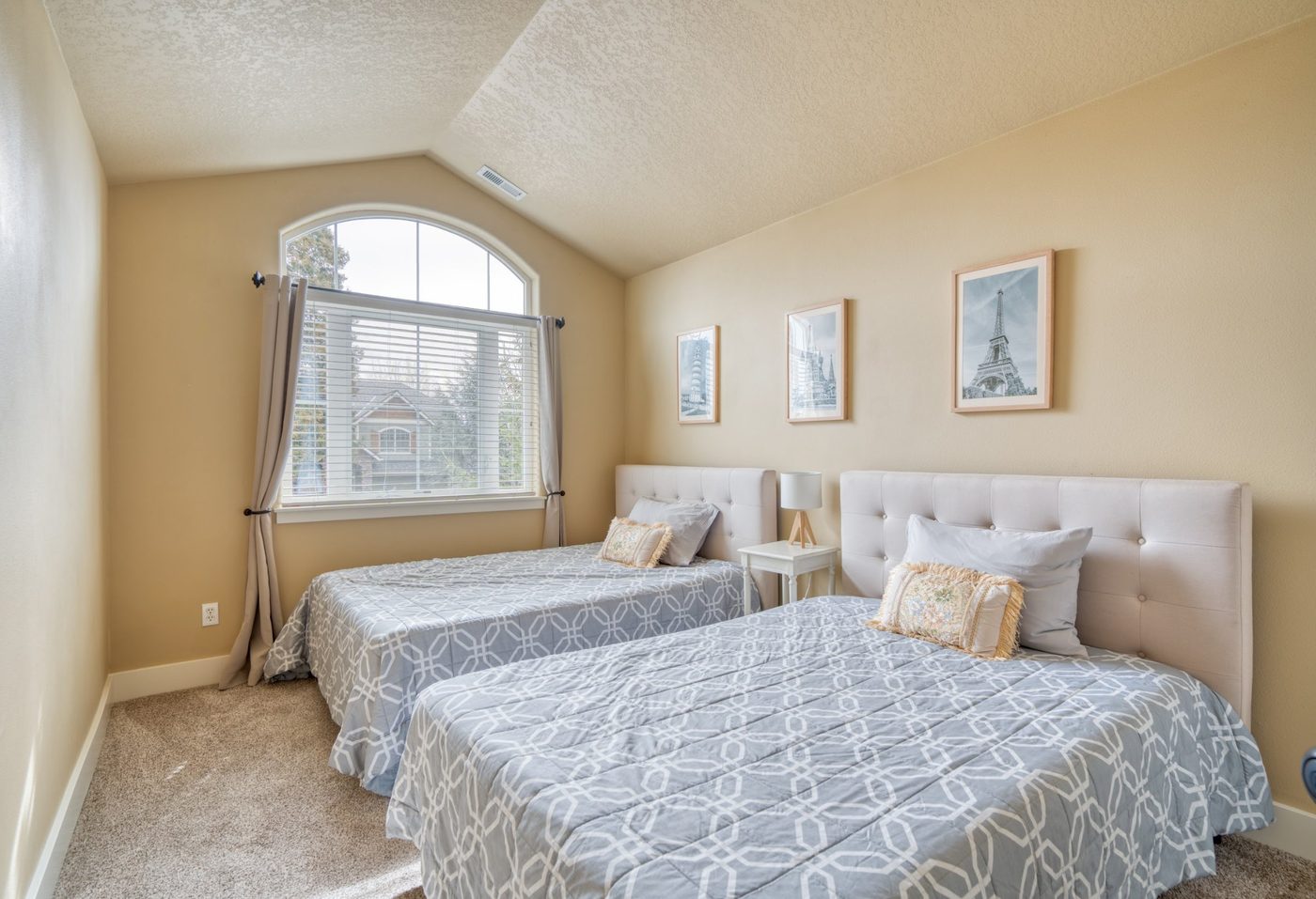 Twin bedroom before refresh